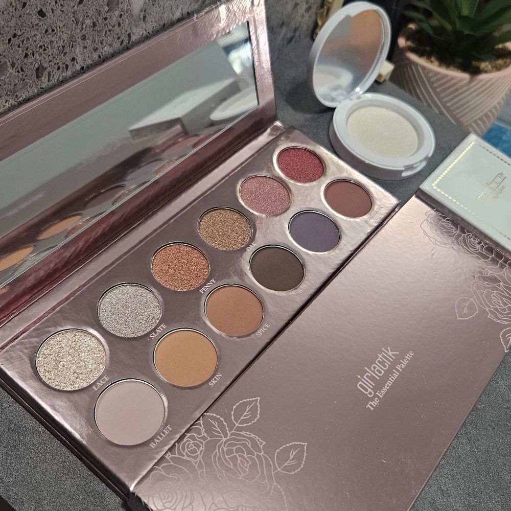 GIRLACTIK & F.A.R.A.H Zahra Highlighter Essential Eyeshadow Palette NEW MSRP $76